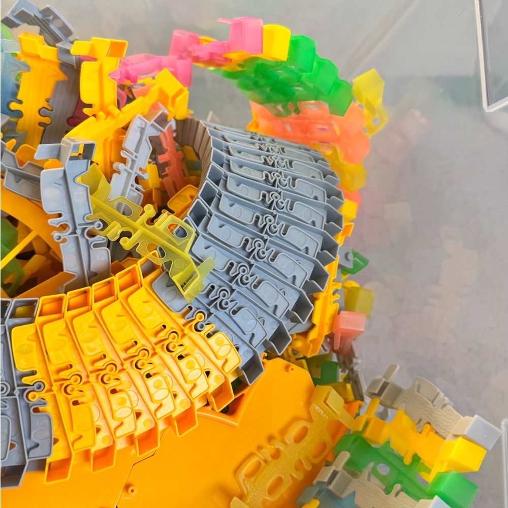 Colorful Building Racetrack/Construction Set for Kids - Picture 6 of 10